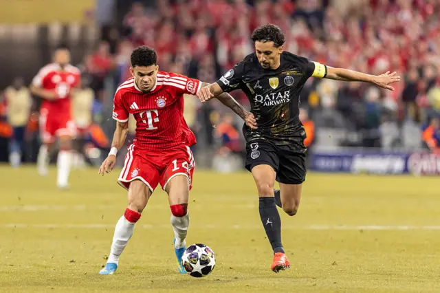 Luis Díaz of FC Bayern Muenchen and Marquinhos of FC Paris Saint-Germain battle for the ball
