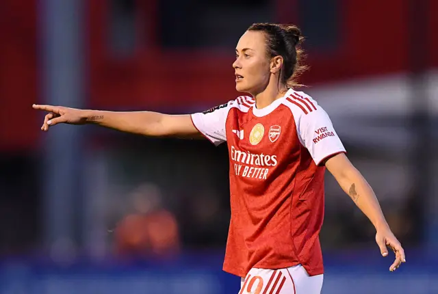 Foord points to her team-mates