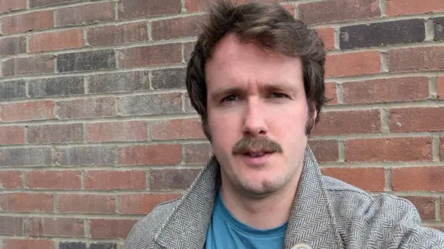 Gareth Dennis