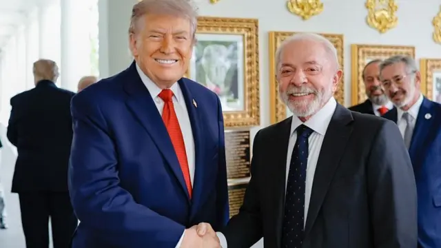 Trump and Lula pose for a photo