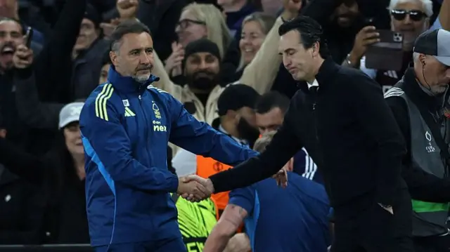 Pereira and Emery shake hands at full time