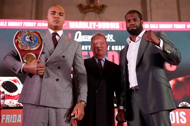 Fabio Wardley, Frank Warren and Daniel Dubois posing for a picture