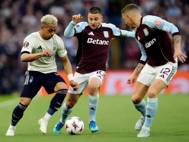Hutchinson dribbles through midfield