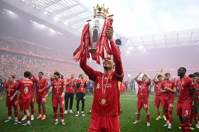 VVD with Premier League trophy