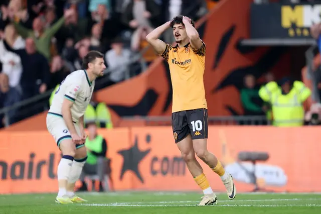 Hull City's Mohamed Belloumi (right) reacts