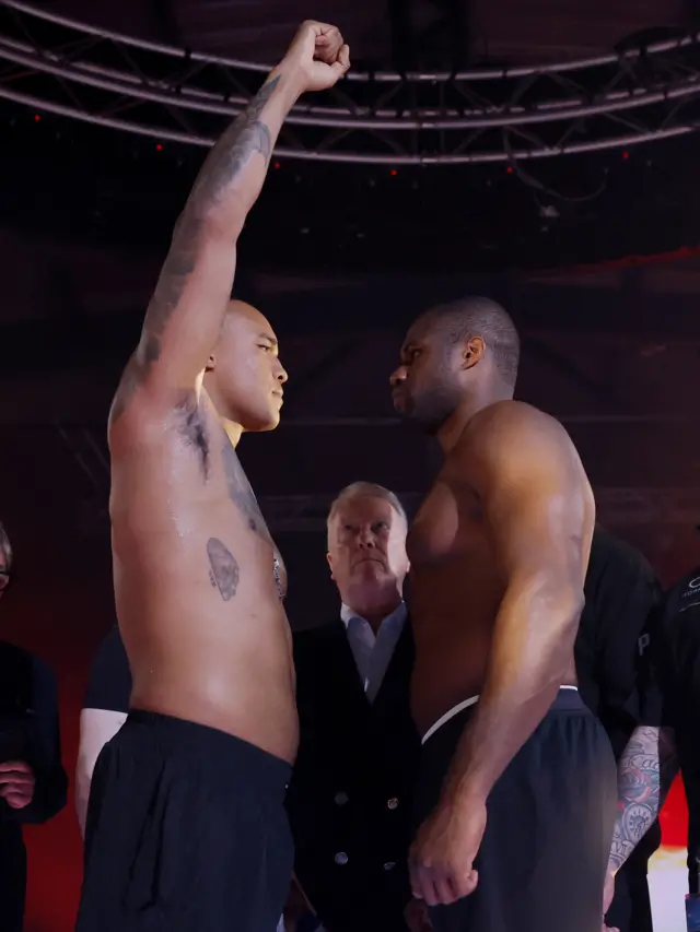 Fabio Wardley puts his fist in the air facning off with Daniel Dubois