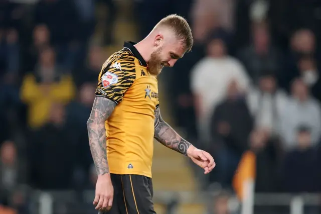 Hull City's Oliver McBurnie reacts