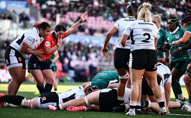 Aoife Wafer scores try