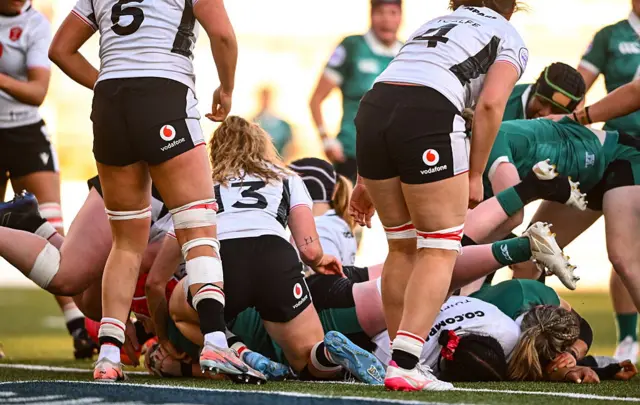 Aoife Wafer scores try