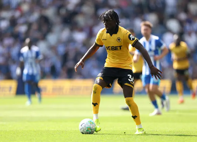 Mateus Mane of Wolverhampton Wanderers on the bal