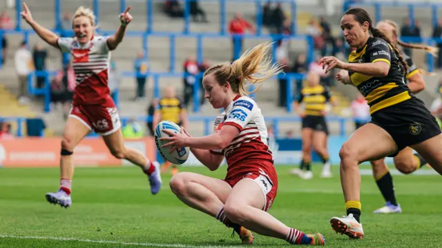 Ruby Hunter scores Wigan's fifth try against York