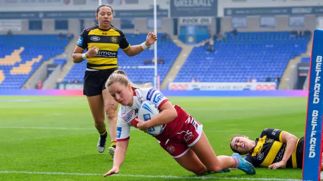 Ellise Derbyshire scores her second and Wigan's third try against York