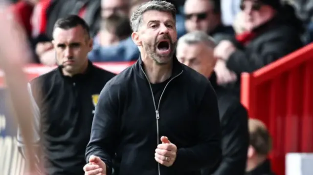 Aberdeen manager Stephen Robinson