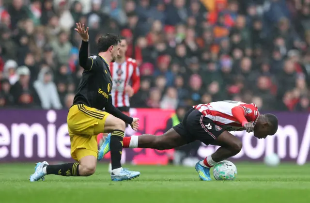 Sunderland's Noah Sadiki in action with Manchester United's Mason Mount