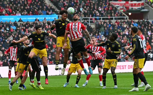 Joshua Zirkzee jumps above Sunderland's Omar Alderete