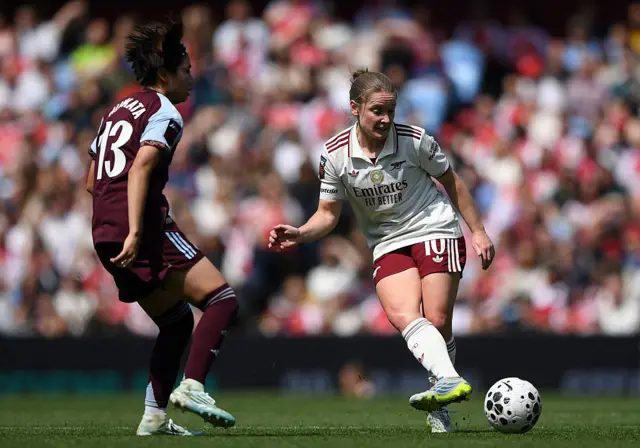 Kim Little passes the ball