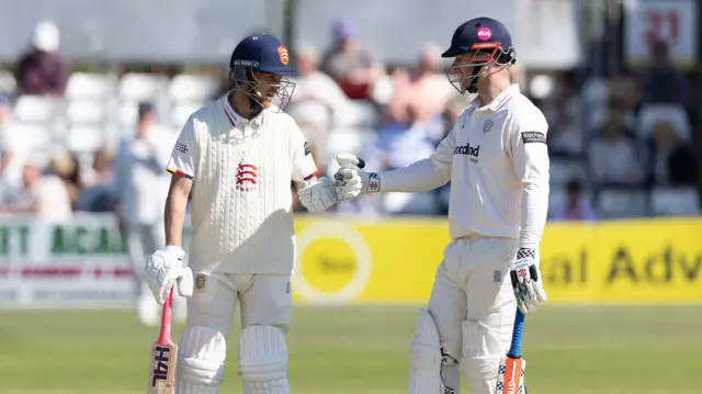 Simon Harmer and Jamie Porter of Essex
