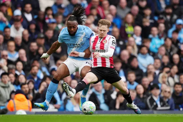 Antoine Semenyo (left) and Brentford's Keane Lewis-Potter battle for the ball