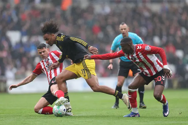 Joshua Zirkzee of Manchester United battles for possession with Granit Xhaka of Sunderland and Nordi Mukiele