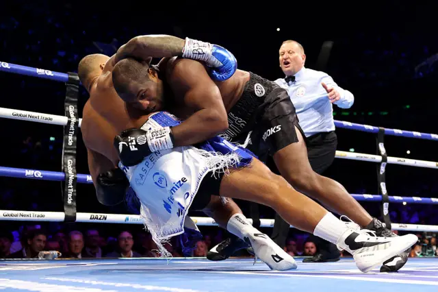 Daniel Dubois and Fabio Wardley grappling