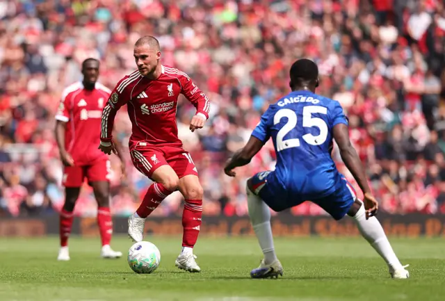 Alexis Mac Allister of Liverpool controls the ball