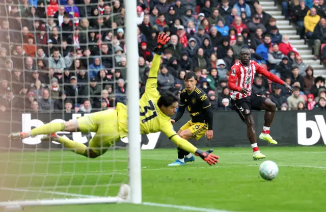 Manchester United's Senne Lammens in action as Sunderland's Brian Brobbey shoots at goal