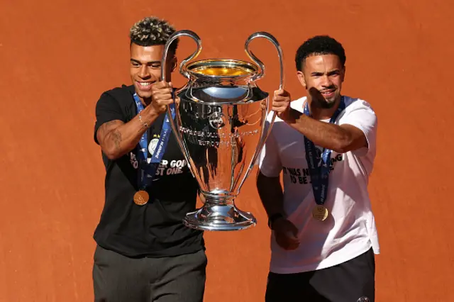 esire Doue (L) and Paris Saint-Germain's French midfielder #33 Warren Zaire-Emery