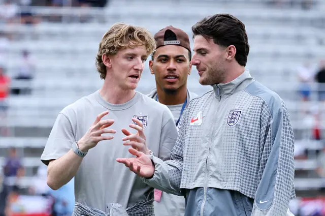 Anthony Gordon of England reacts with team mate Declan Rice