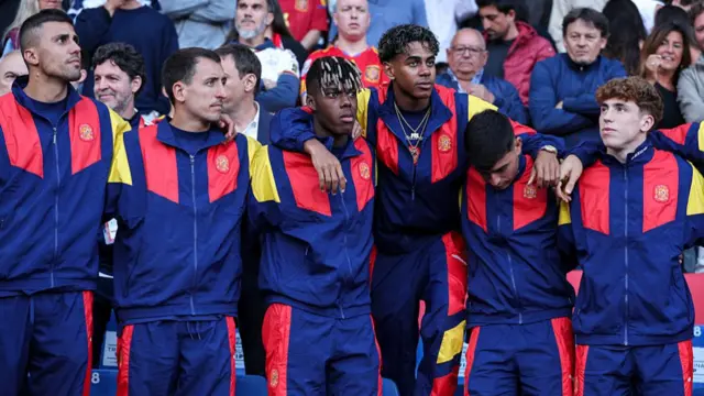 Rodrigo Hernandez, Mikel Oyarzabal, Nico Williams, Lamine Yamal, Pedri Gonzalez and Victor Munoz of Spain look on during an international friendly match
