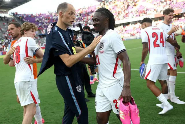 Thomas Tuchel speaks to Eberechi Eze