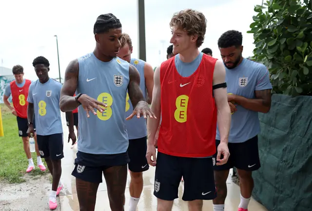 Marcus Rashford and Anthony Gordon talking