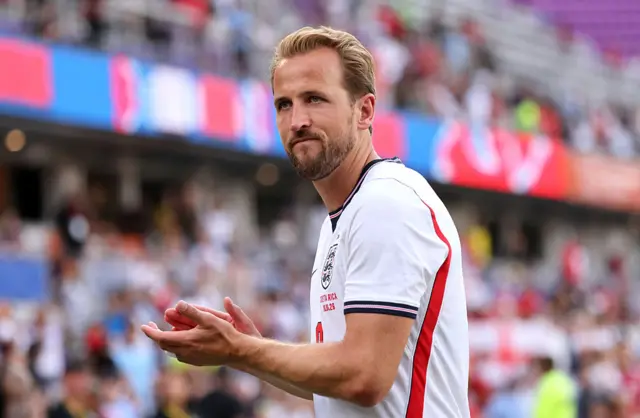 Harry Kane claps his hands