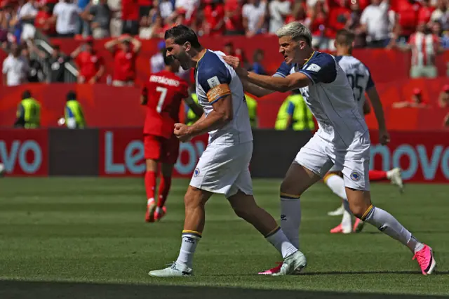Sead Kolasinac (L) celebrates