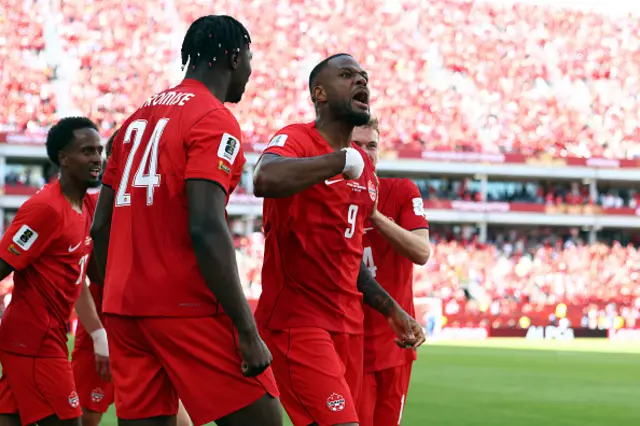 Cyle Larin (R) celebrates