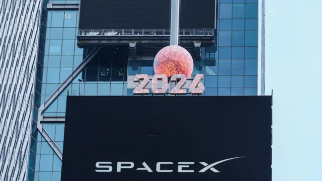 The New Year's eve ball ascends following the closing bell at the Nasdaq MarketSite, on the day of SpaceX's initial public offering (IPO) in New York City