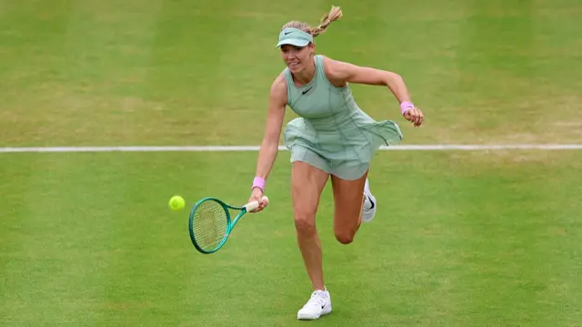 Katie Boulter plays a shot