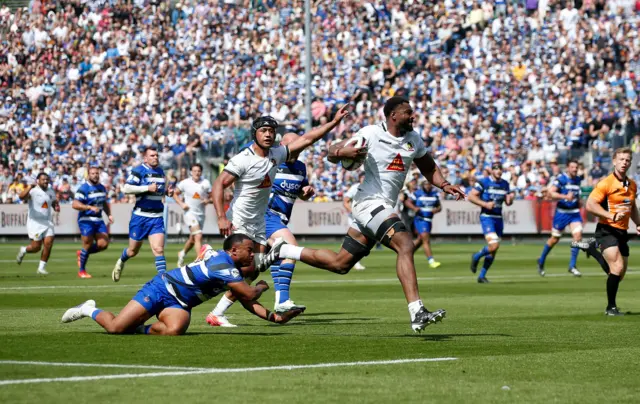 Christ Tshiunza runs through to score