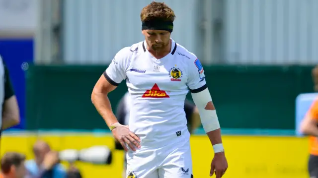 Henry Slade of Exeter Chiefs looks dejected