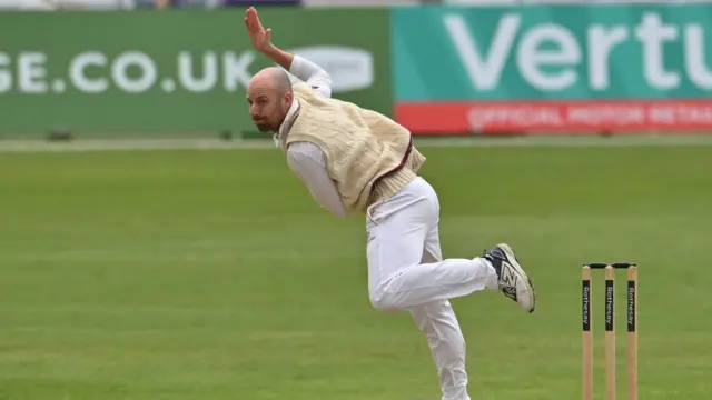 Jack Leach bowling for Somerset
