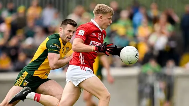 Dara Sheedy holds off Eoghan Ban Gallagher