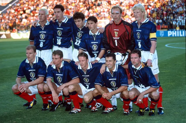 Scotland starting XI pose for a photo at the 1998 World Cup