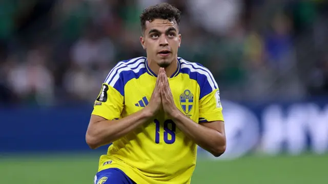 Yasin Ayari celebrates scoring his team's first goal