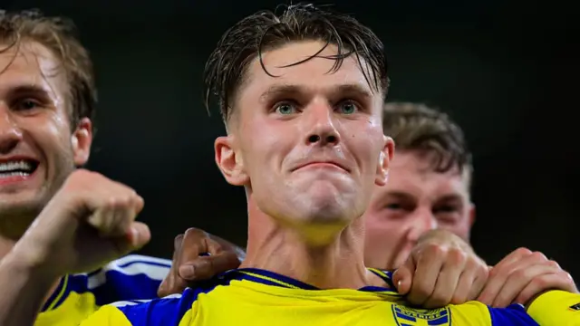 Viktor Gyokeres celebrates