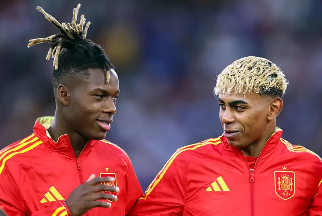 Spain's Nico Williams and Lamine Yamal talking