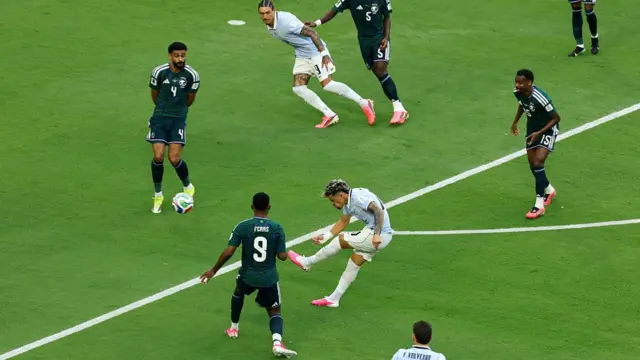 Maxi Araujo shoots at goal