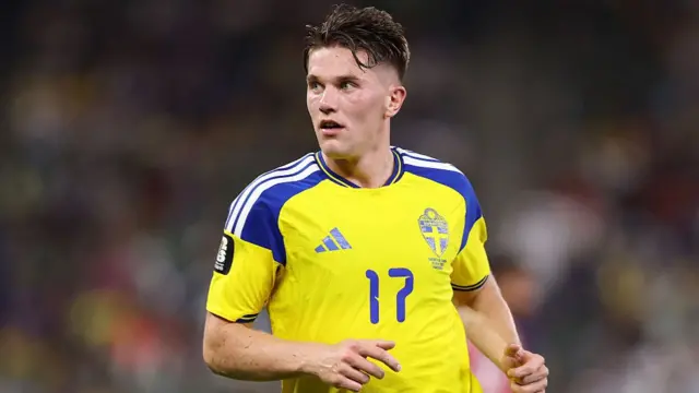 Viktor Gyokeres looks on