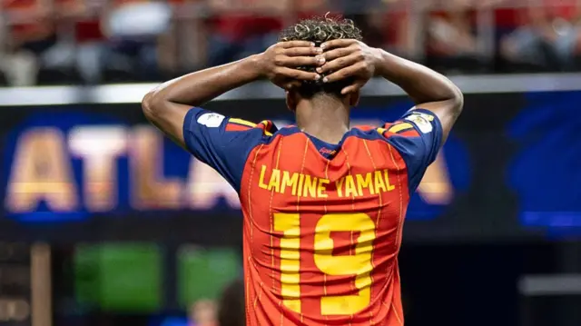 Lamine Yamal with his head in his hands