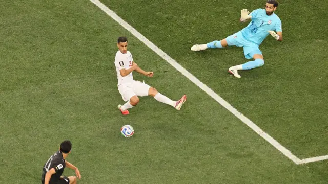 Elijah Just scores