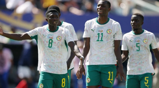 Senegal's Lamine Camara, Nicolas Jackson and Idrissa Gueye react