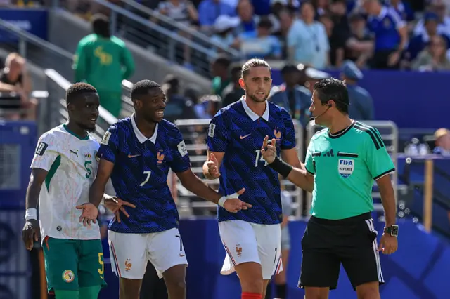 Australian referee Alireza Faghani talks to France's forward #07 Ousmane Dembele